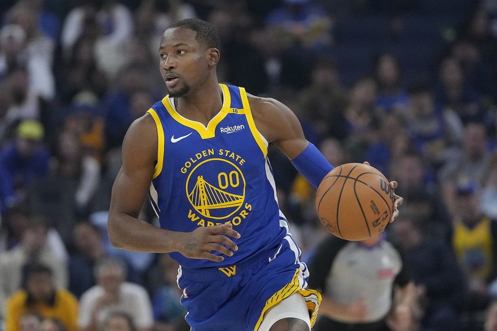 名记：勇士和国王或太阳签换都极不可能 除非双方报价有重大变化