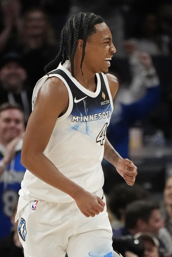 芬奇：迪林厄姆训练营表现不错 他任务是突分并接球完成投篮