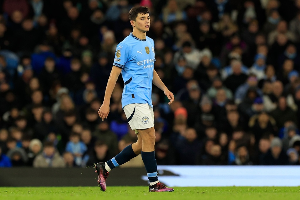 曼晚：胡桑诺夫短期内可能踢右后卫，长远来看他还是中后卫