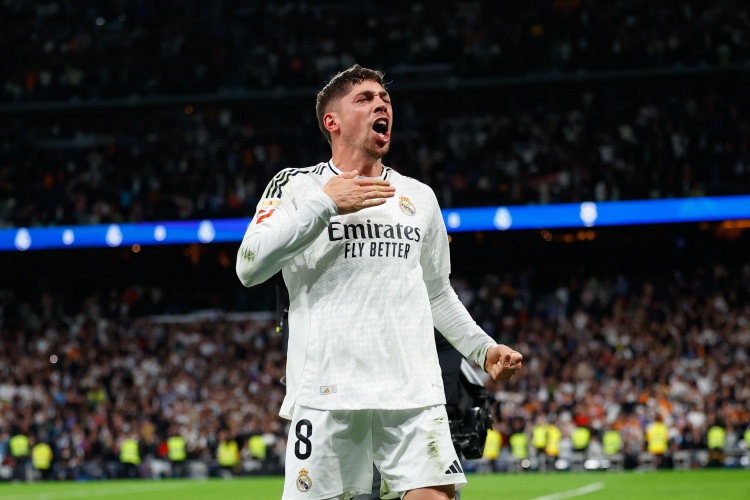 科贝记者：巴尔韦德跑动很积极，但在皇马中场几乎毫无存在感