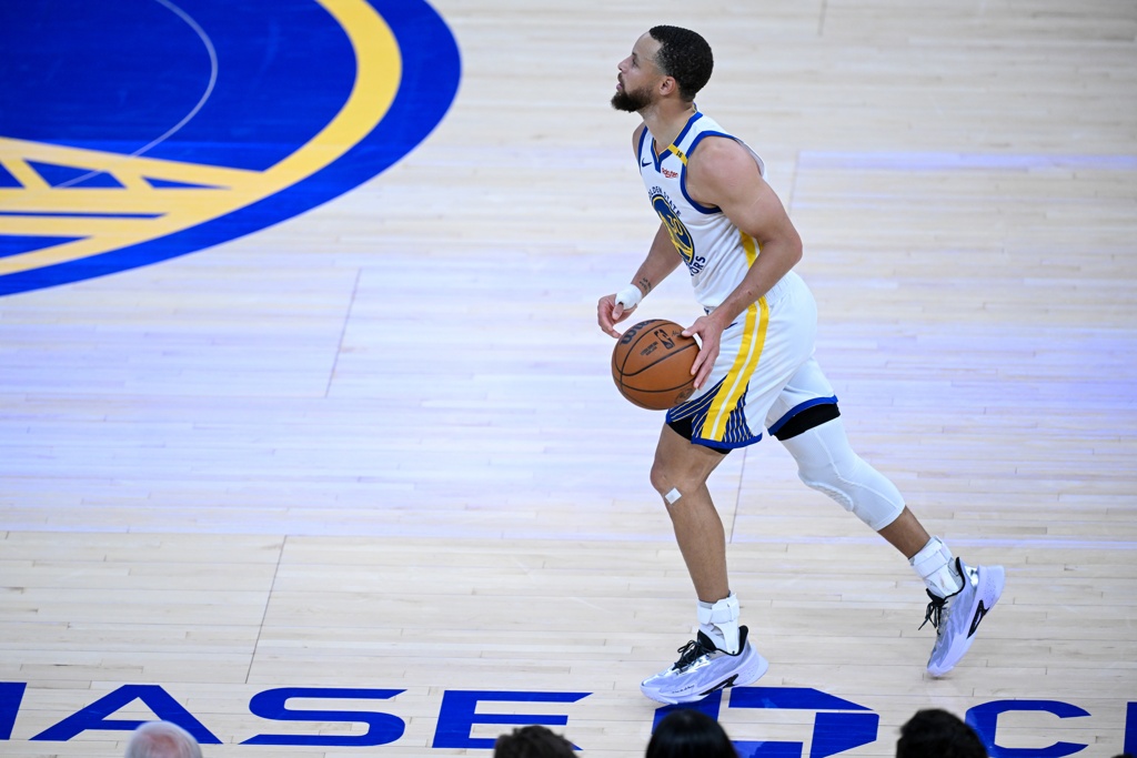 库里不是控卫？香波特：他是 他过了半场就扔 以此决定球队的进攻